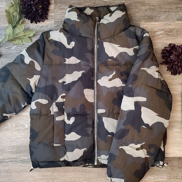 H&M | Camo Puffer Jacket - Picture 4 of 13